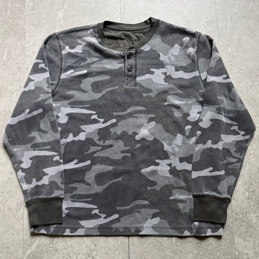 Y2K Camo Waffle Knit Henley Shirt Size L